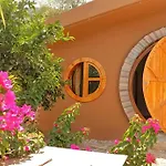 Heredot's House Деревянный коттедж *