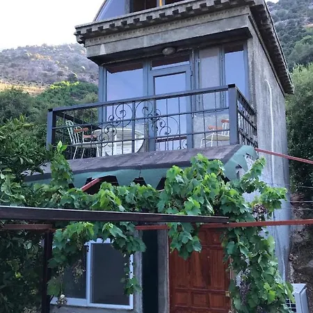 Heredot's House Деревянный коттедж *