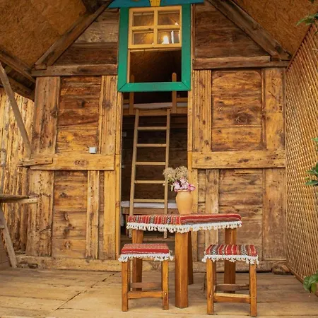 Heredot's House Деревянный коттедж