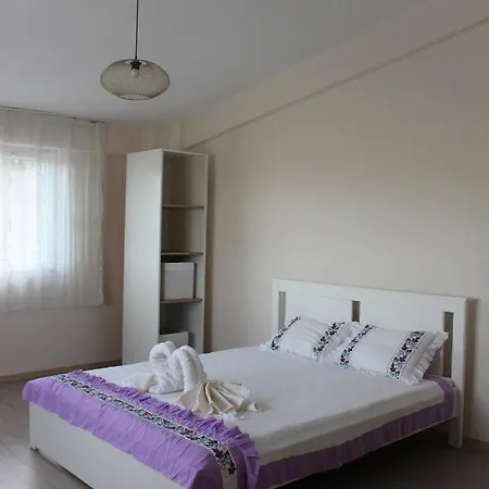 Heredot's House Деревянный коттедж *