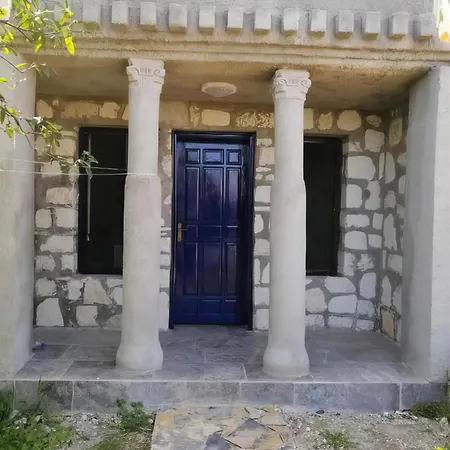 Heredot's House بيت خشبي *