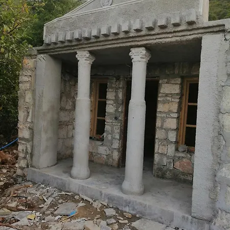 بيت خشبي Heredot's House